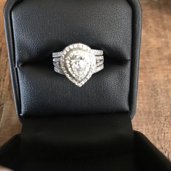 Neil Lane Jewelry - Neil Lane Pear Engagement/wedding set